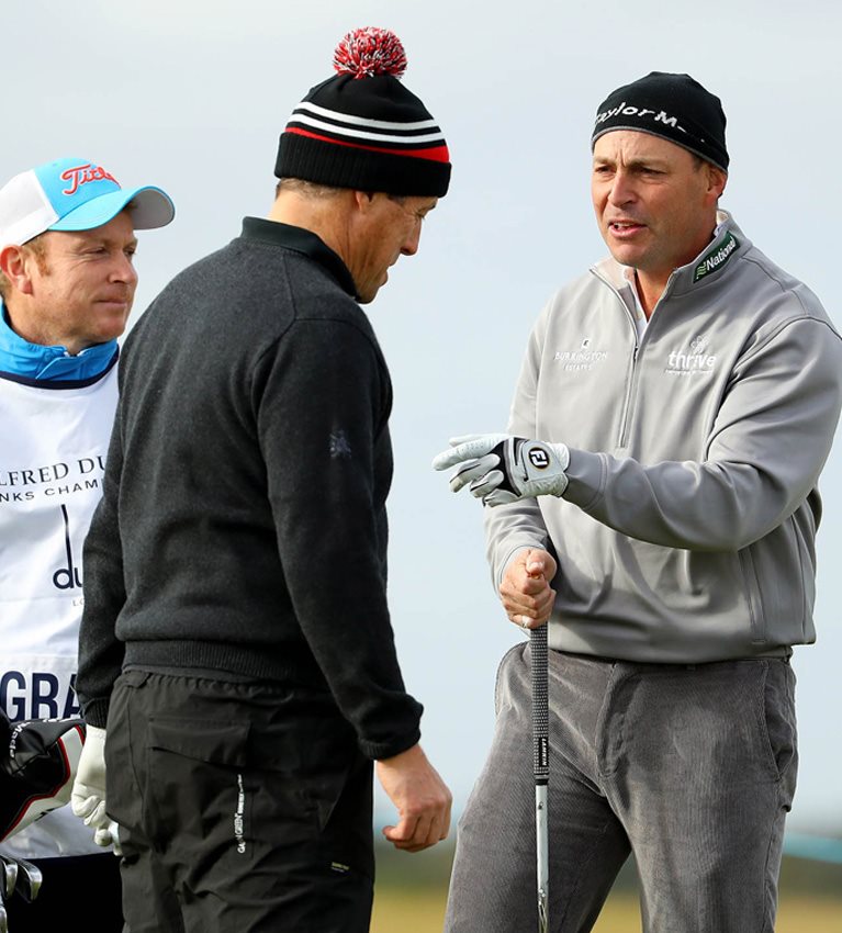 Former winner Howell drops out with injury