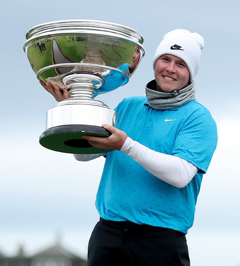 Fans celebrate as Bob MacIntyre makes history